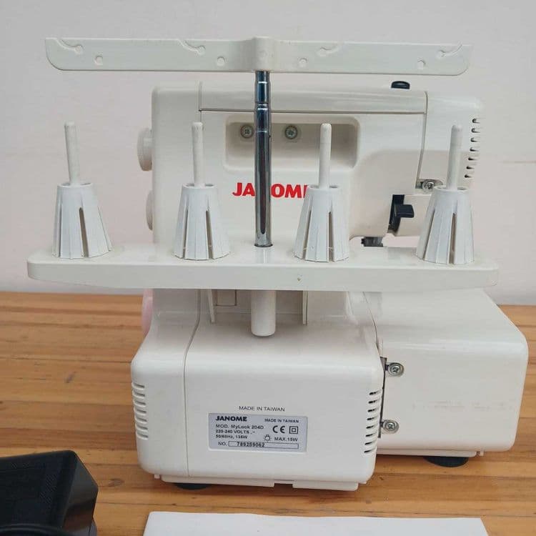 Janome 204D(Япония). Год гарантии/Металл/Комплект. — 8