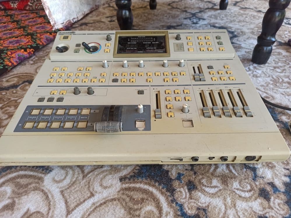 видеомикшер (пульт) Panasonic MIXER MODEL WJ-MX50/B

MODEL WJ-MX50/B