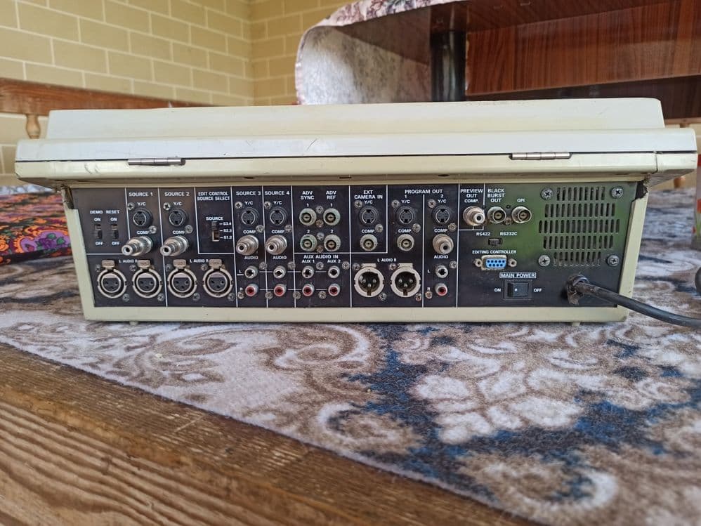 видеомикшер (пульт) Panasonic MIXER MODEL WJ-MX50/B

MODEL WJ-MX50/B — 2