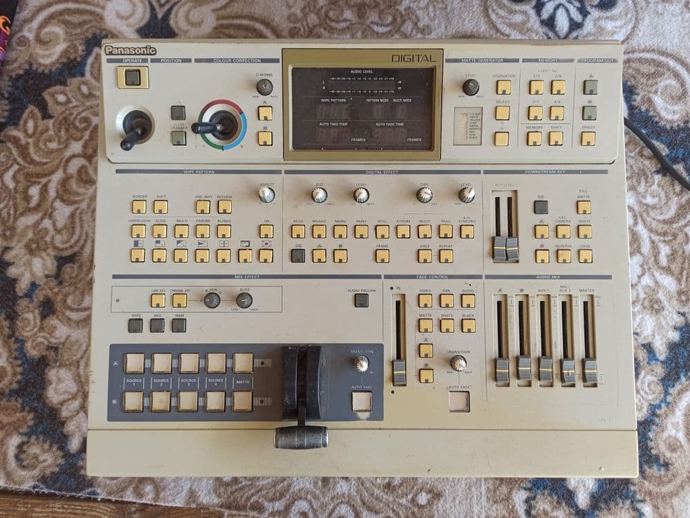 видеомикшер (пульт) Panasonic MIXER MODEL WJ-MX50/B

MODEL WJ-MX50/B — 4