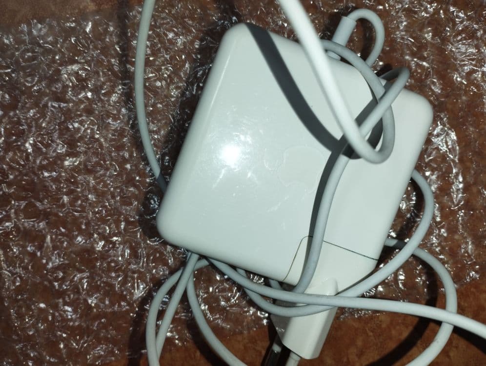 Assalom alekum Zaryadka Sotiladi Apple Makkbook Uchun — 1