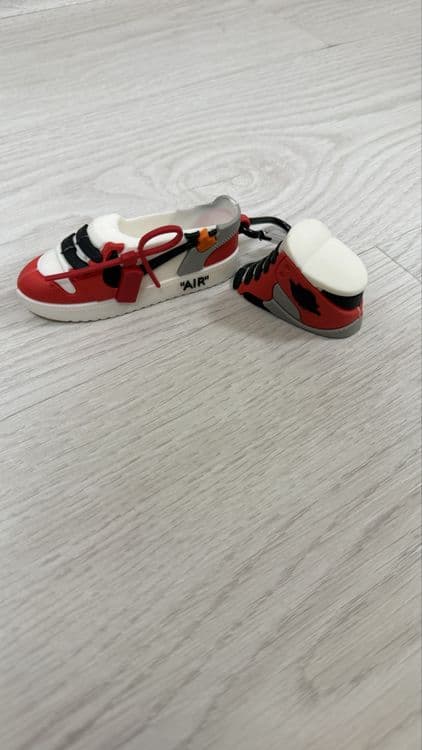 Продается кейс в виде кроссовка для AirPods 3 — 3
