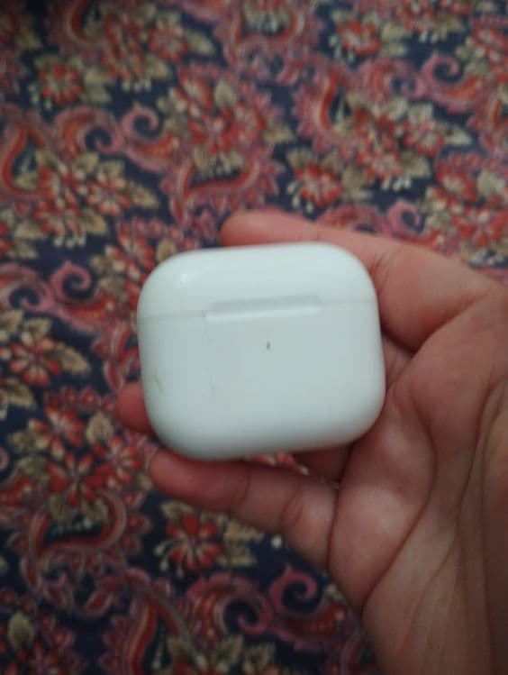 Air pods bluetoohli naushnil