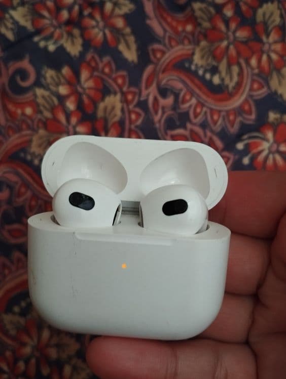 Air pods bluetoohli naushnil — 2