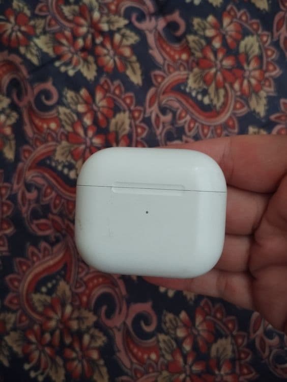 Air pods bluetoohli naushnil — 3