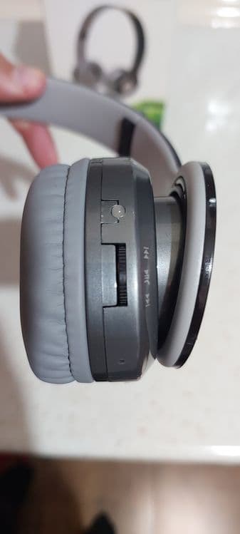 Bluetooth Наушники.  Компактный. Цена договорная. — 2