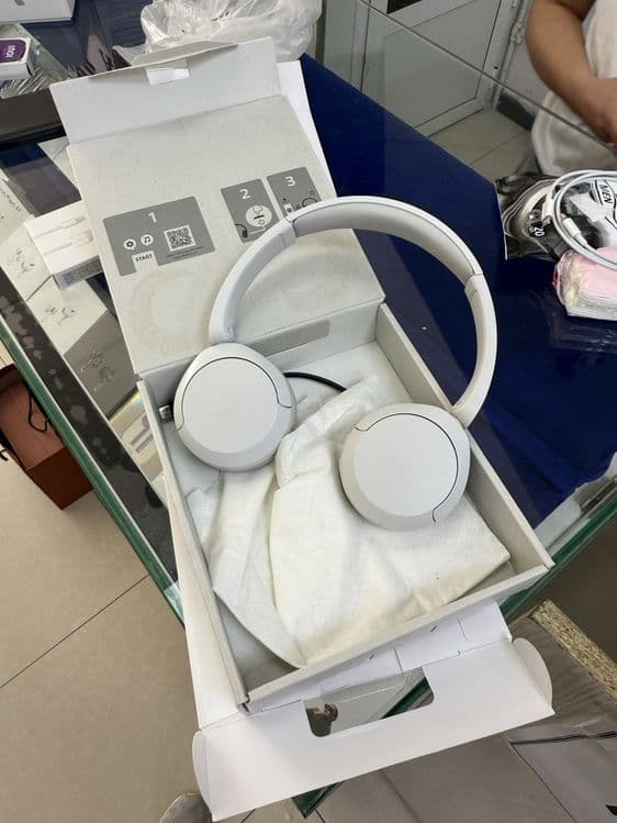 Sony Orginal Headphones CH-520 — 1