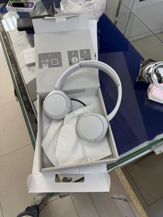 Sony Orginal Headphones CH-520 — 2