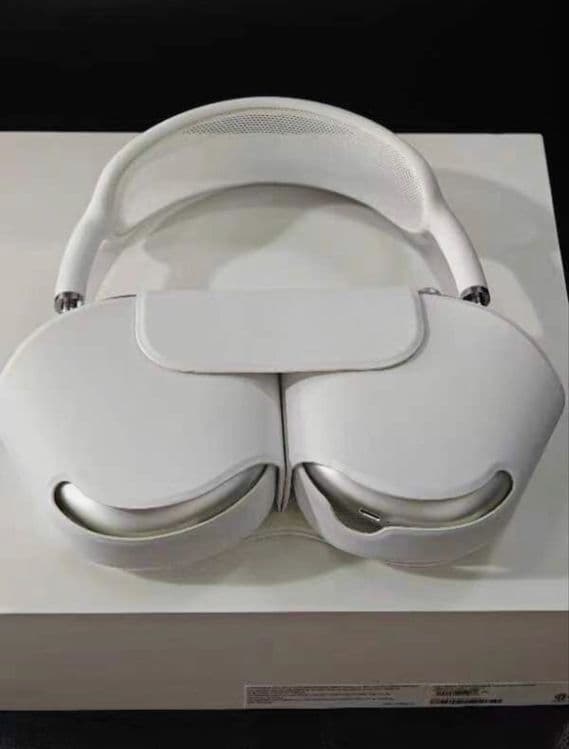 AirPods Max Silver — 4