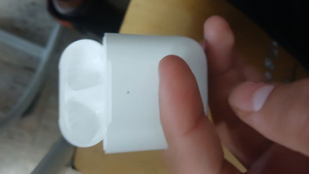 Оригинальные Apple AirPods (1/2 поколение)
Продаю оригинальные AirPods — 3