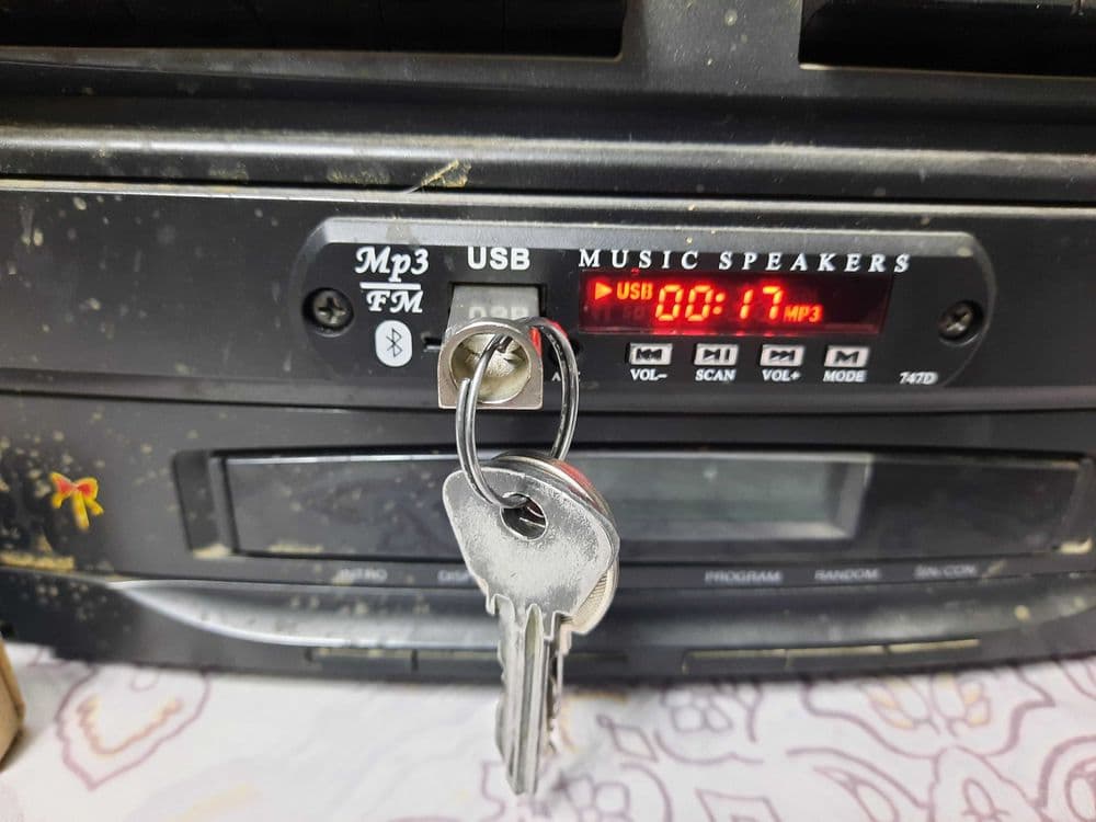 Музыкальный центр DAEWOO ACD-6510 в Ташкенте с установлено USB-Fleshka — 2