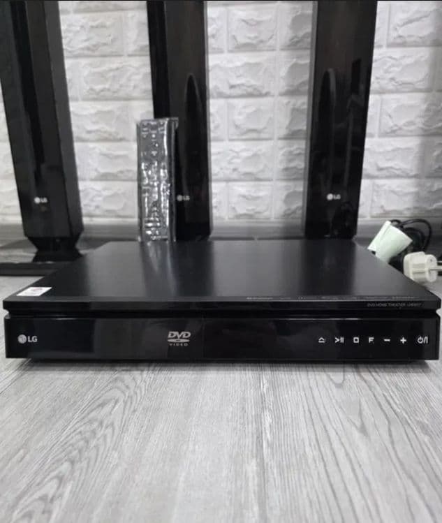 Домашний кинотятор LG LHD657 — 2