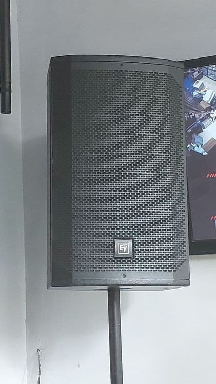 12duym Elektro Voice 400 watt 2 ta kalonka usilitel bilan sotiladi — 1