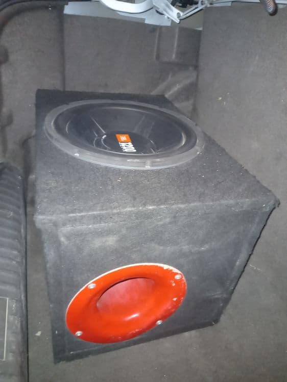 Jbl  1200 sommufer  sotiladi srochna ! — 1