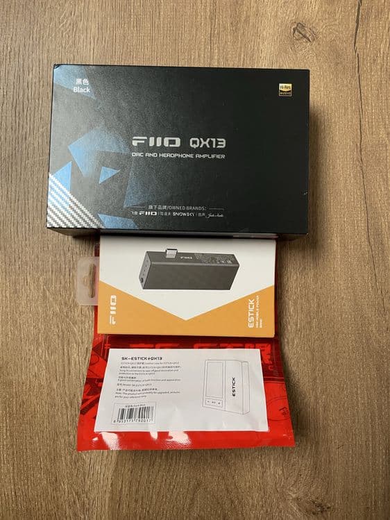 FiiO QX13 Carbon — портативный ЦАП-усилитель для наушников — 2