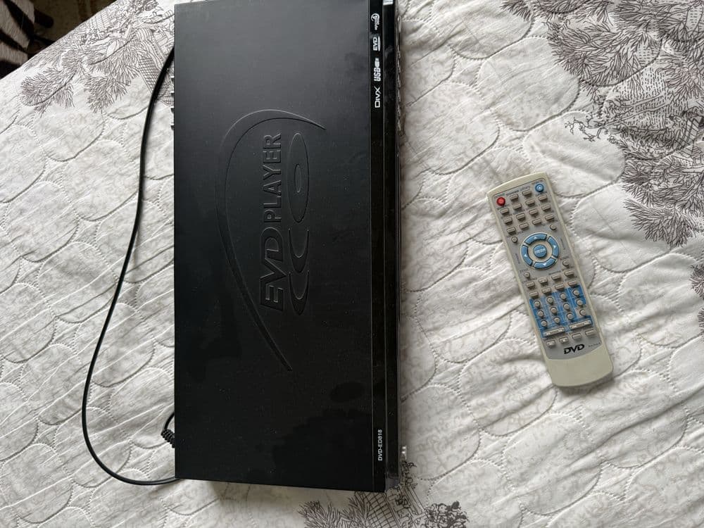 Продаётся DVD-плеер в хорошем рабочем состоянии.