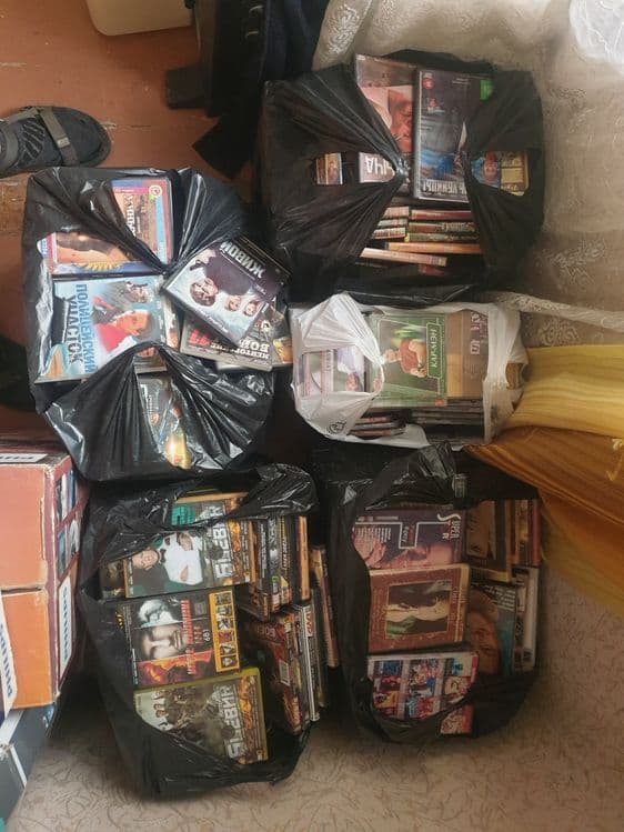 Продаются 2 DVD +500дисков ,фильмы+музыка — 4