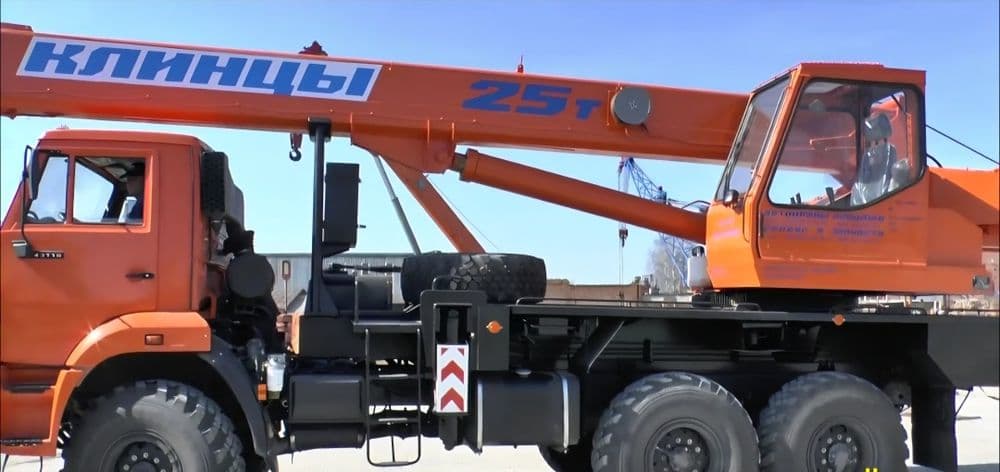 Kamaz (Vezdexod 6x6) bazasidagi 25 tonnalik "Klintsi" avtokrani — 3