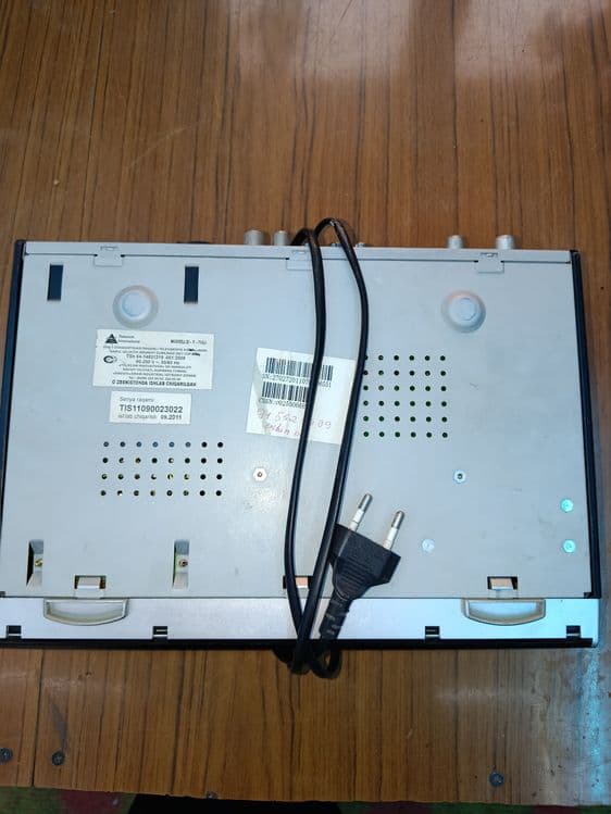 Тюнер digital TV состояние почти новый без пульта — 4