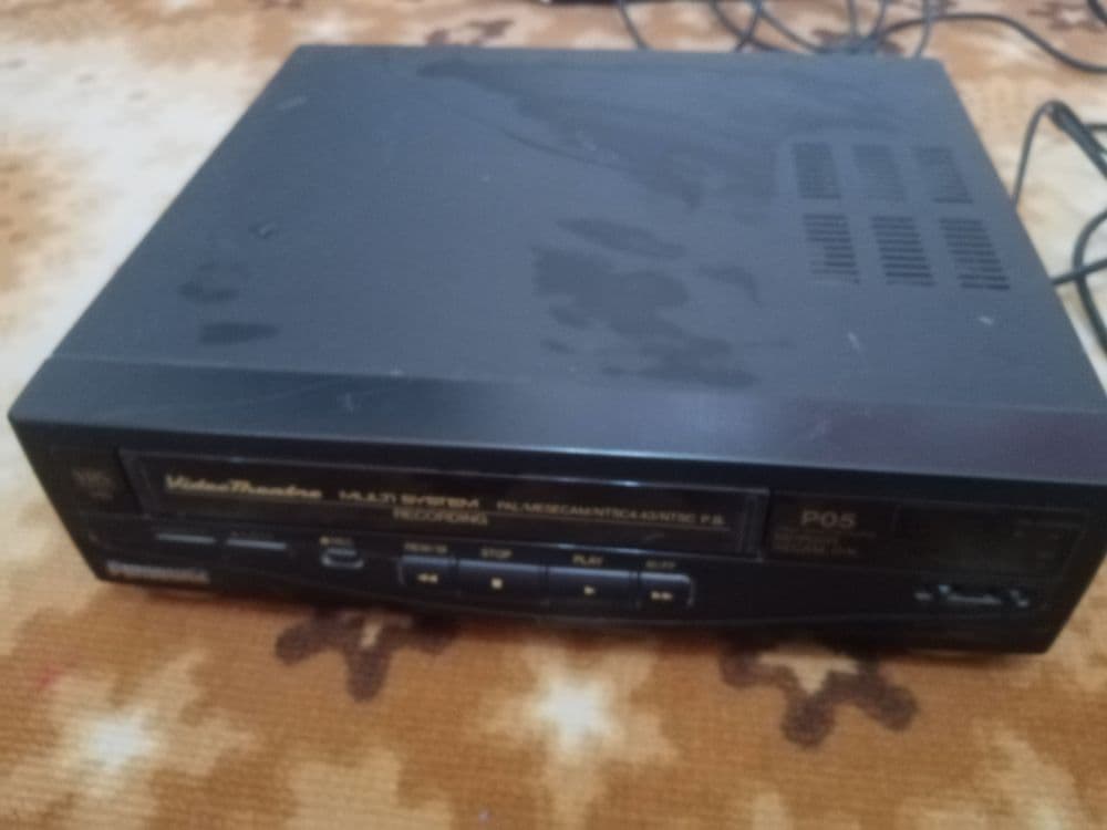 Продам , видеомагнитафон Daewoo, тв тюнер , монитор LG17 итак далее — 2