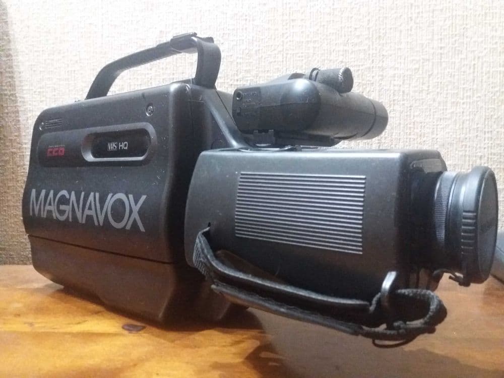 Видеокамера MAGNAVOX — 1