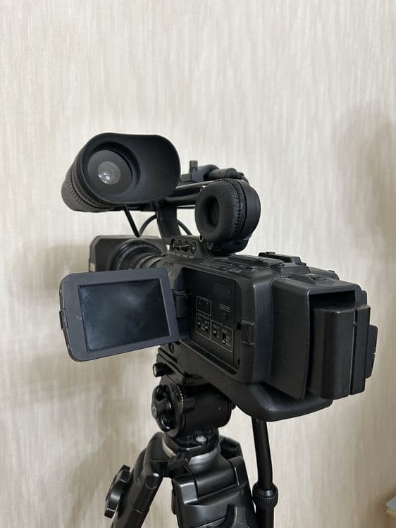 Профессиональная Видеокамера JVC proHD — 7