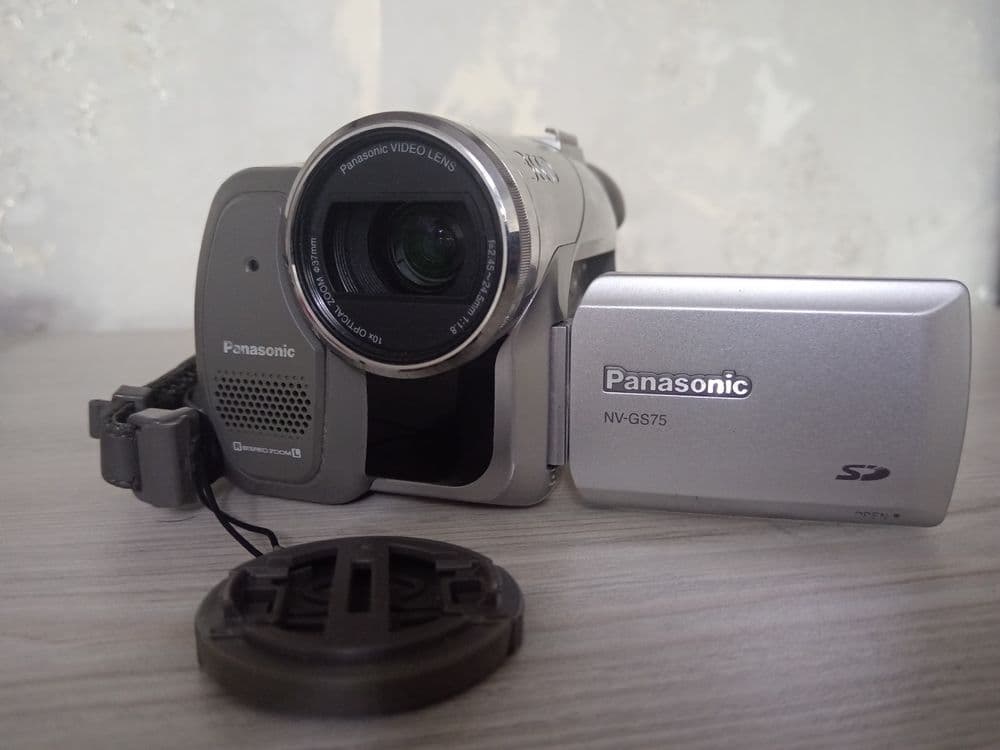 Видеокамера Panasonic NV-GS75 — 1