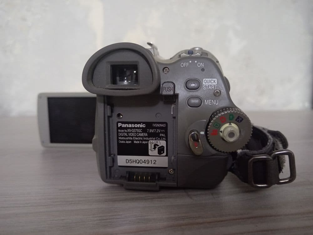 Видеокамера Panasonic NV-GS75 — 2