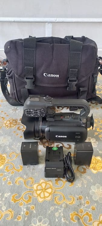 Видеокамера Canon xa10 сотилади