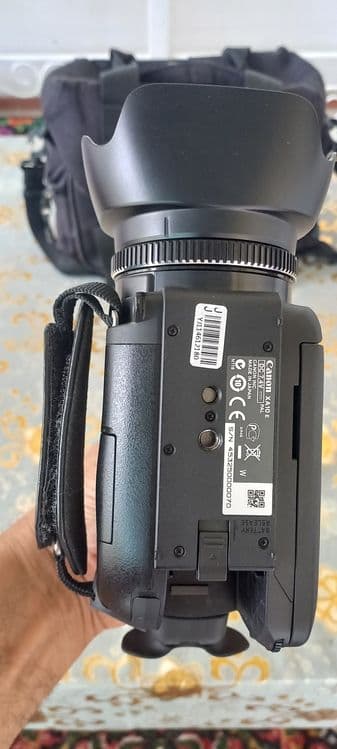 Видеокамера Canon xa10 сотилади — 2
