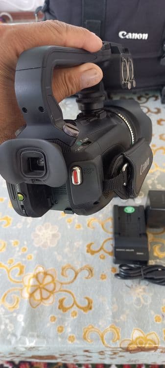 Видеокамера Canon xa10 сотилади — 4