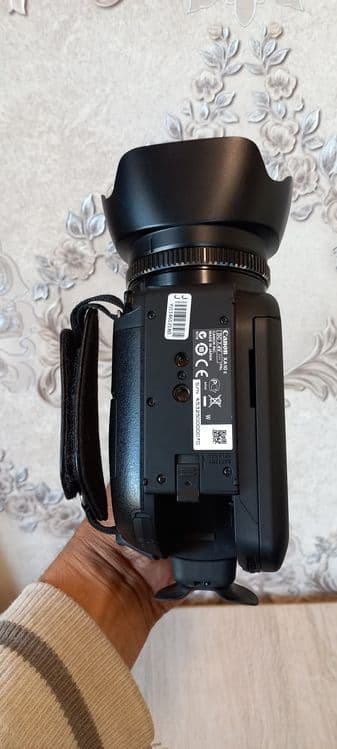 Видеокамера Canon xa10 сотилади — 1