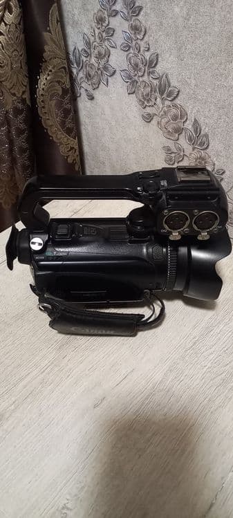 Видеокамера canon xa10 сотилади — 2