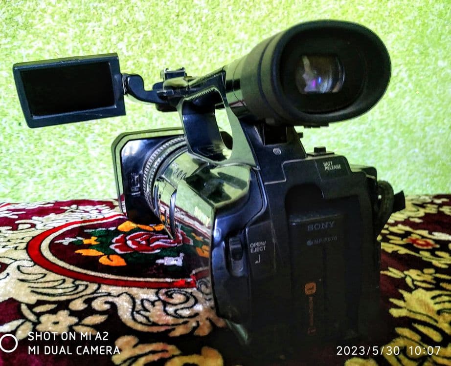 Sony 2200  2ta batariya bilan — 2