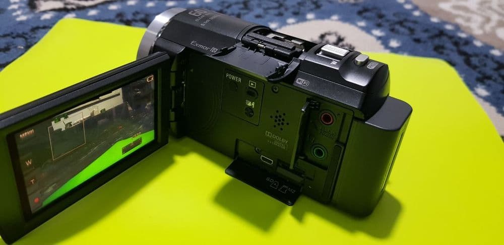 Sony HDR-CX530 Videocam — 7