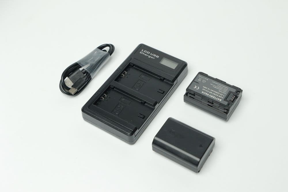 Sony NP-FZ100 Две батарейки + Двойная зарядка  (LCD USB Charger) — 1