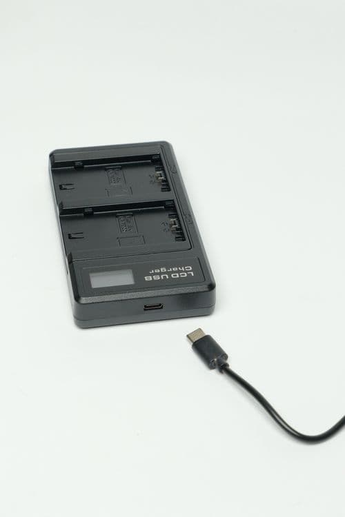 Sony NP-FZ100 Две батарейки + Двойная зарядка  (LCD USB Charger) — 6