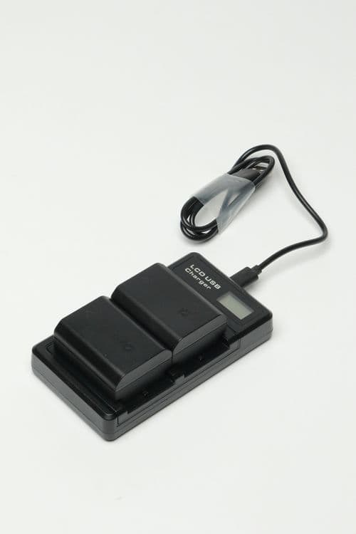 Sony NP-FZ100 Две батарейки + Двойная зарядка  (LCD USB Charger) — 8