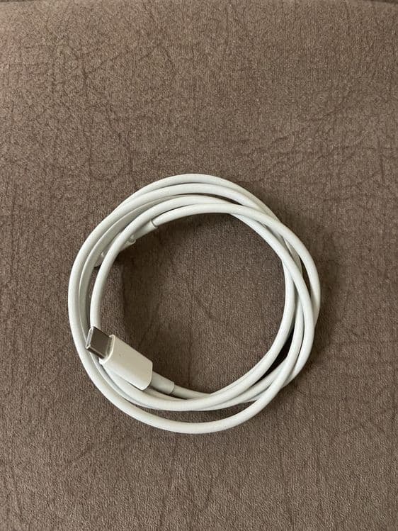 Iphone 13 pro  orginal cabel — 2