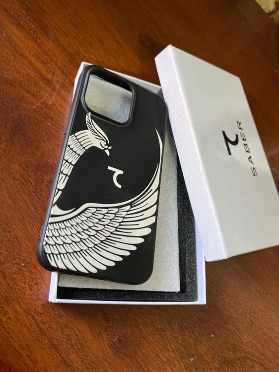 I phone 13 pro korpusi Saber logotipli, sifatli karobkasi bilan — 3