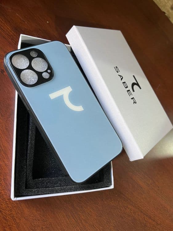 I phone 13 pro korpusi Saber logotibli, moviy rangda — 3