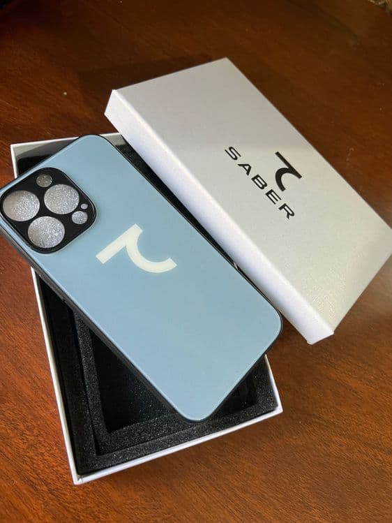I phone 13 pro korpusi Saber logotibli, moviy rangda — 4