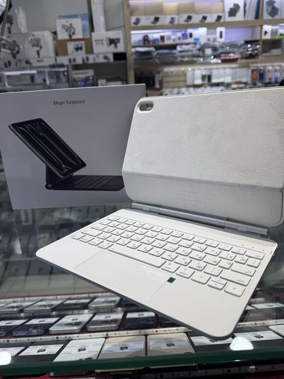 Ipad lux keyboard oq va qora rang — 3