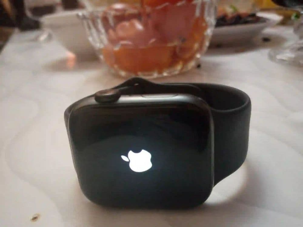 iPhone сагат сатылады — 1