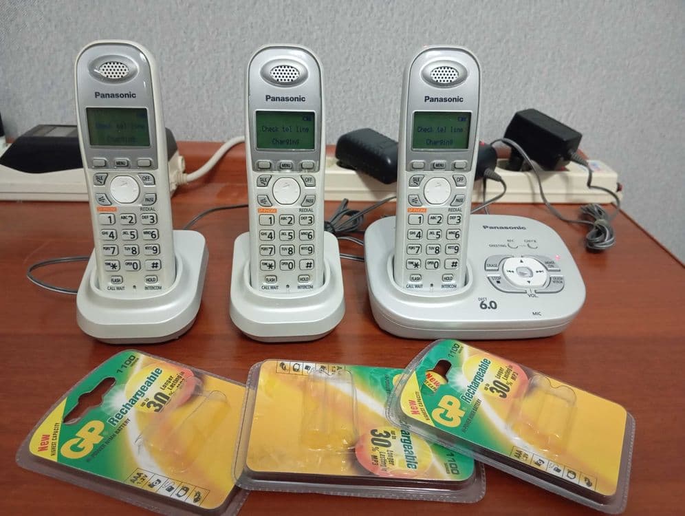 Продам радиотелефон PANASONIC три трубки на один телефонный номер. — 1