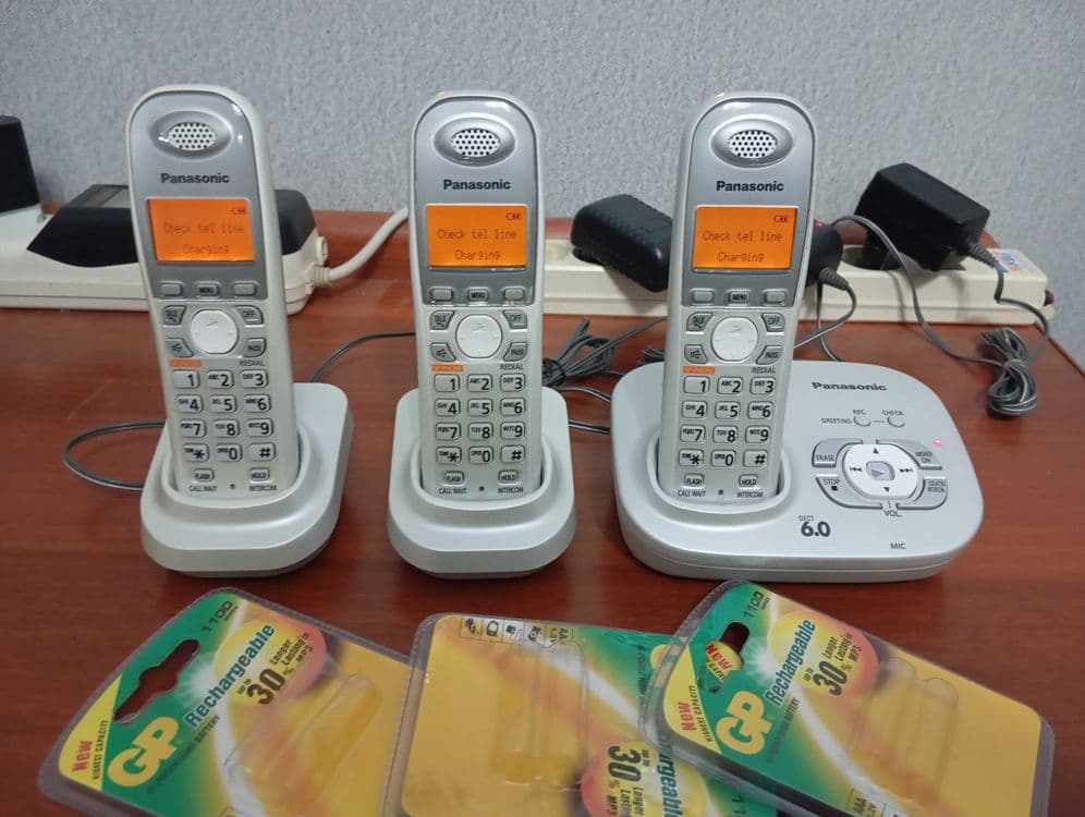 Продам радиотелефон PANASONIC три трубки на один телефонный номер. — 2