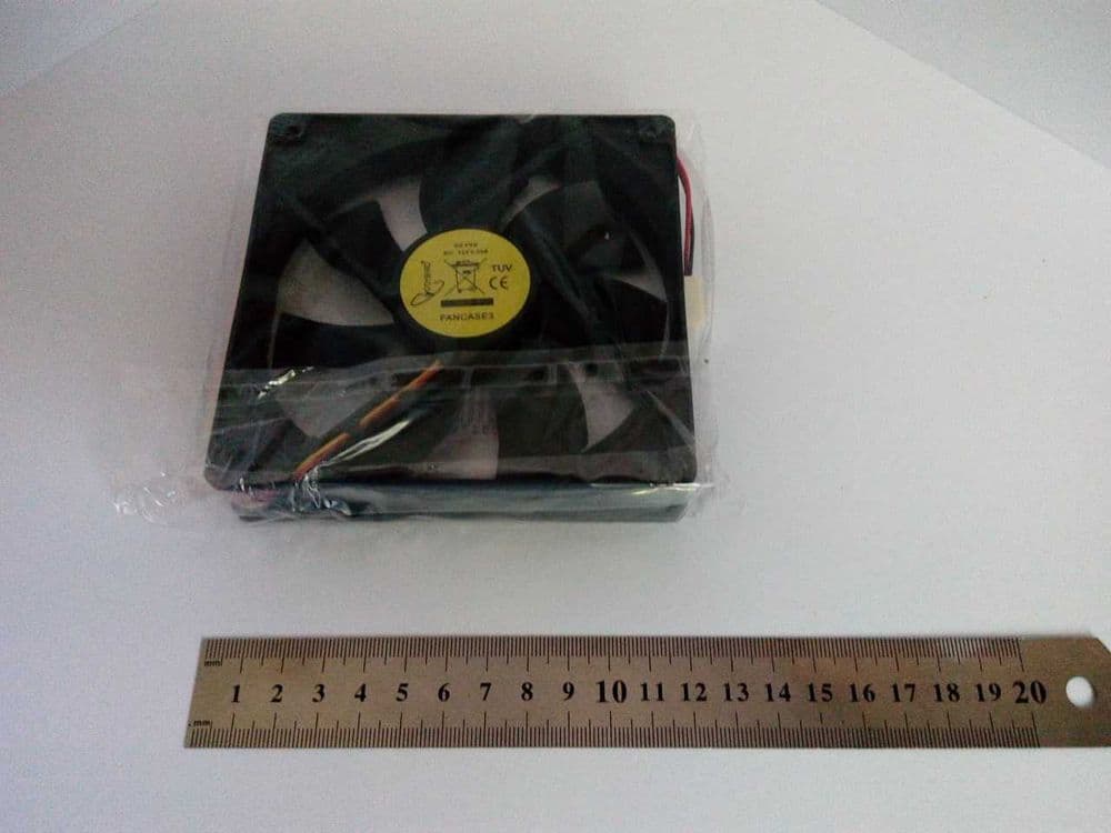 кулер 12 см. 3 pin ,DC 12V фирмы GEMBIRB — 3