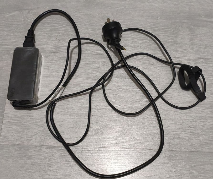 Продам зарядный блок питания для ноутбука Lenovo 65w — 1
