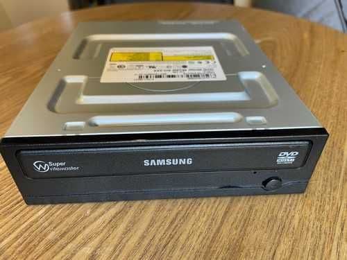 DVD-RW привод Samsung. SATA — 1