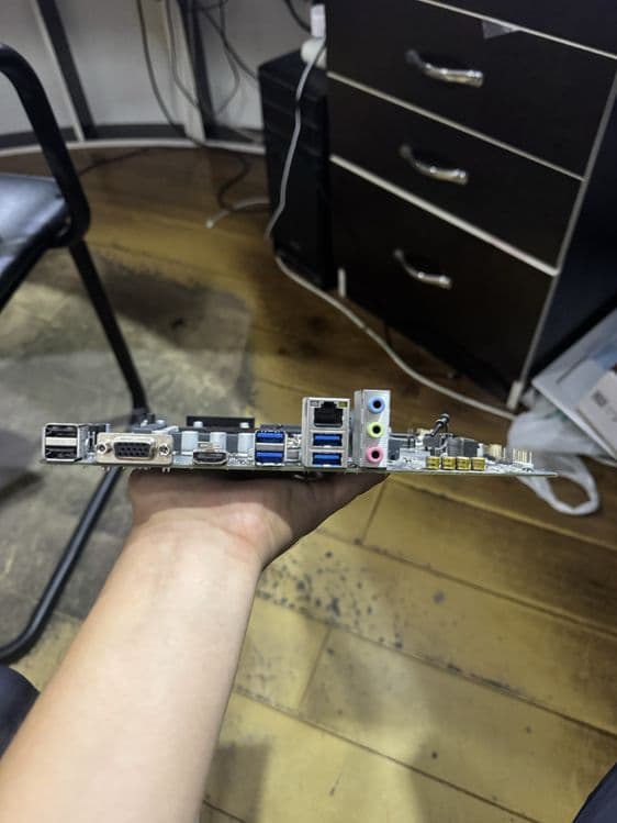 Материнский плата B760M gigabyte Ddr5 — 4